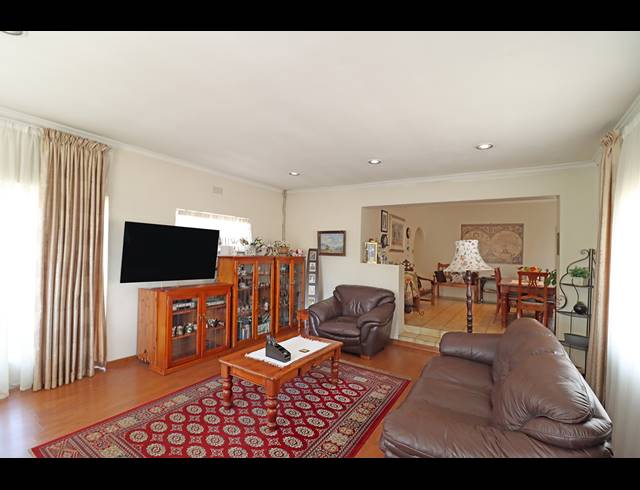 4 BEDROOM FREEHOLD FOR SALE IN GLENHAZEL